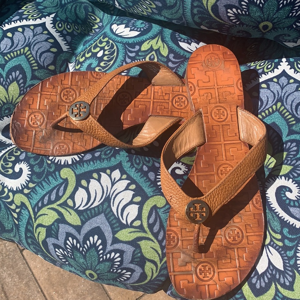 Tory Burch Thora leather flip flop size 9. Used